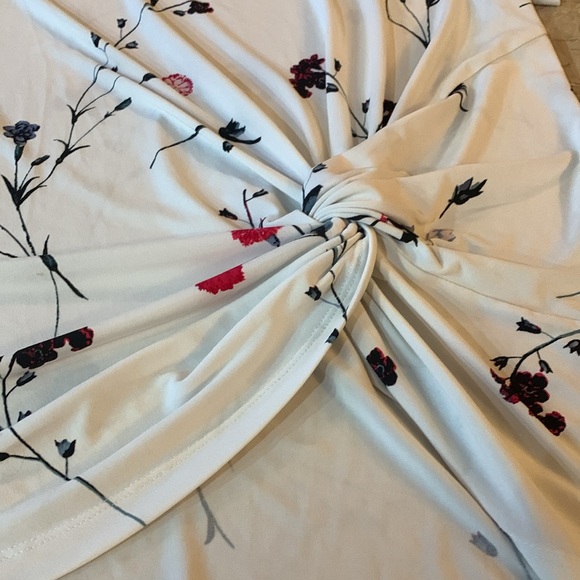 Ivanka Trump floral top - Picture 2 of 3